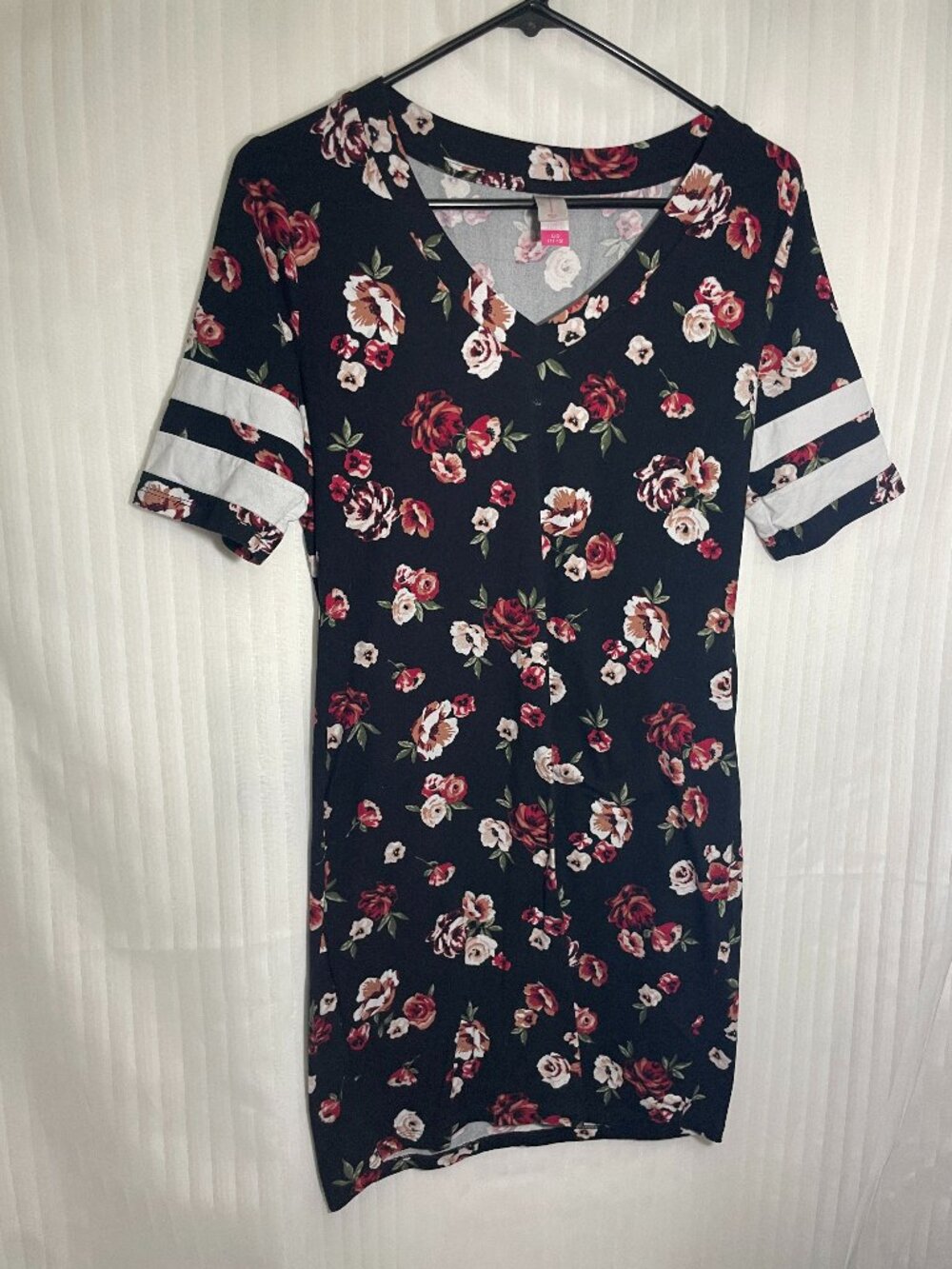No Boundaries Juniors L 11-13 Black Floral V Neck T-Shirt Dress Striped Sleeves